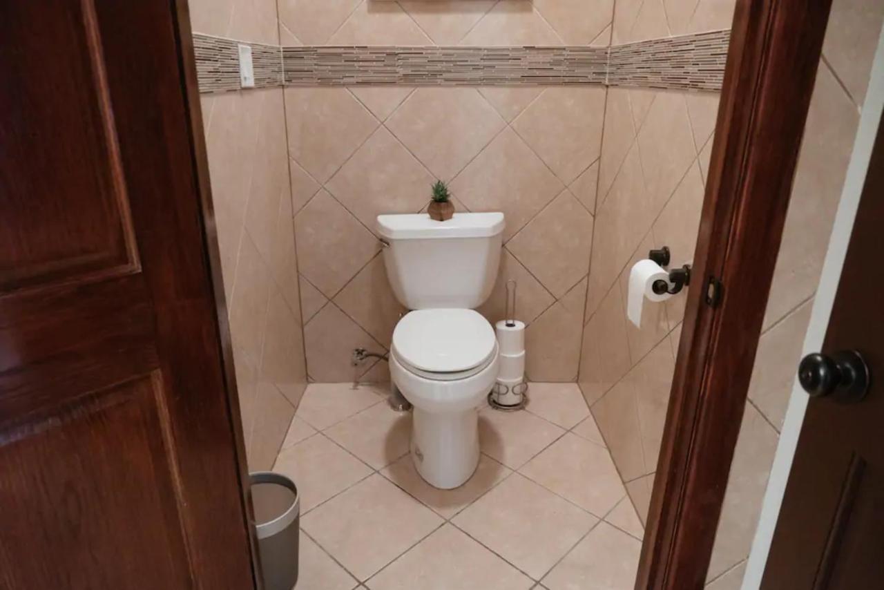 2Br Airy & Tidy Apt With Free Covered Parking - Central Modern Chicago Zewnętrze zdjęcie