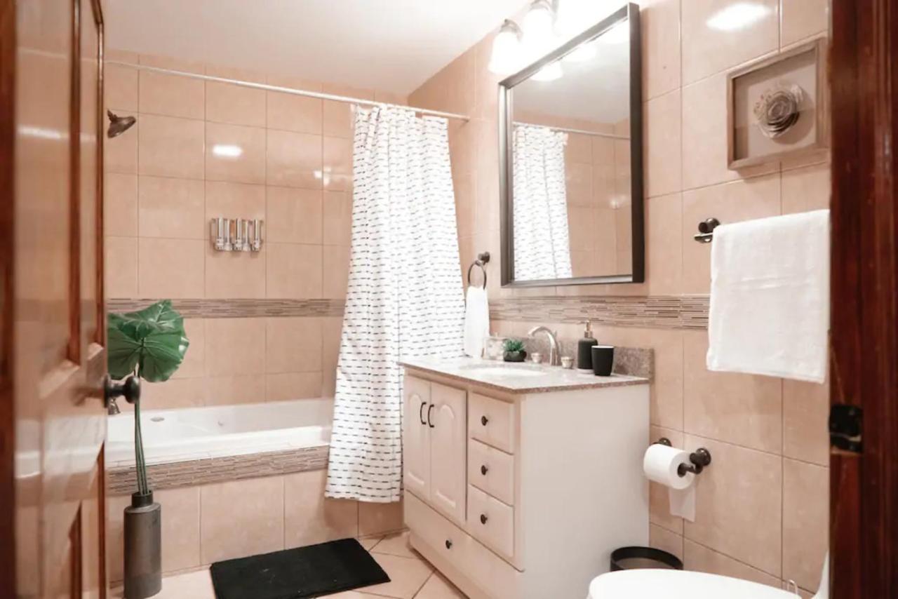 2Br Airy & Tidy Apt With Free Covered Parking - Central Modern Chicago Zewnętrze zdjęcie